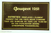 Hinweiskleber auf Luftfilter zu Peugeot 404